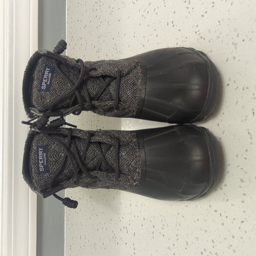 Sperry Women's 7.5 Houndstooth Duck Boot